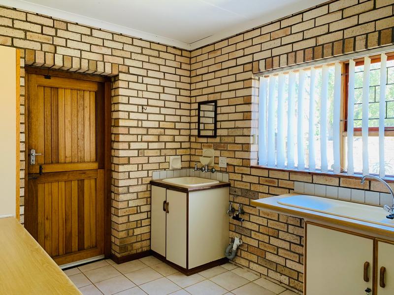 To Let 4 Bedroom Property for Rent in Noorsekloof Eastern Cape